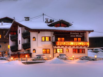 Pension "Zur alten Mühle" bei Nacht