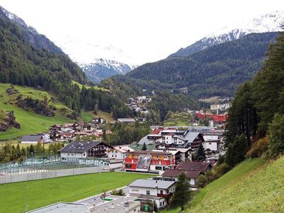 Avenzio mit Sportplatz