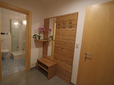 Garderobe und Badezimmer