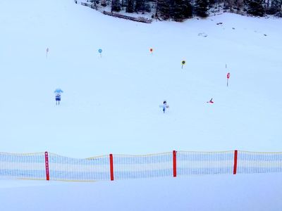 Winterspielplatz direkt hinterm Haus