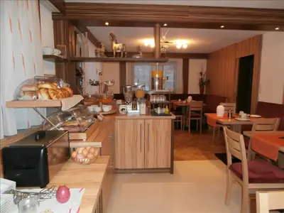 reichhaltiges Frühstücksbuffet