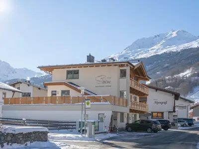 Haus Simone im Winter mit Bergblick