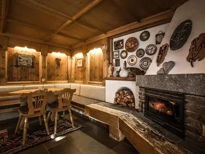 Hausbar mit offenem Kamin
