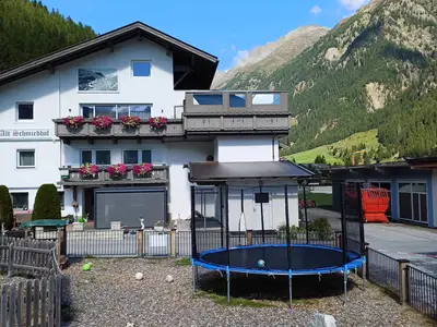 Haus mit Spielplatz