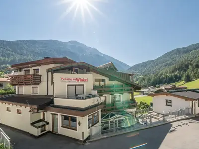 Appartementhaus im Winkel