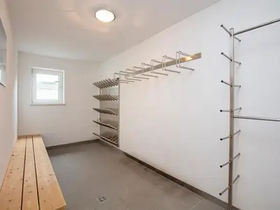 Schi-Schuhraum mit Trockner