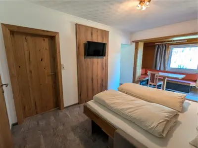 Wohnlandschaft mit TV