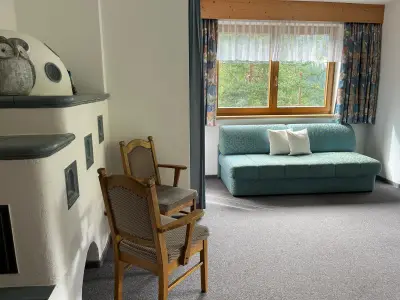 Appartement 2-6 Per. Wohnbereich mit Kachelofen