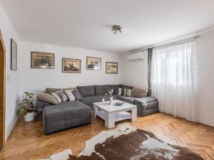 23980690-Ferienwohnung-5-Solin-300x225-2