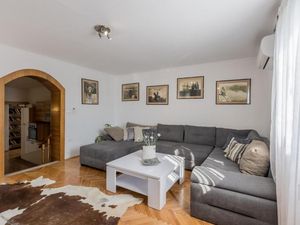 23980690-Ferienwohnung-5-Solin-300x225-4