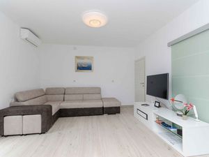 24033183-Ferienwohnung-7-Solin-300x225-5