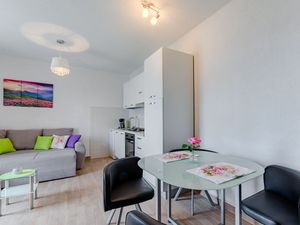 24057941-Ferienwohnung-4-Solin-300x225-5