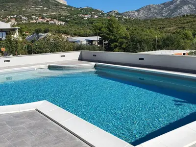 PoolOfHouse