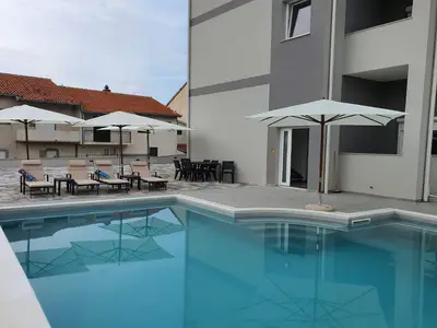 PoolOfHouse