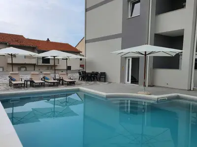 PoolOfHouse