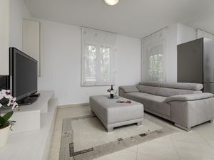 23676297-Ferienwohnung-5-Soline-300x225-3