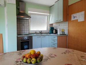 23362865-Ferienwohnung-4-Soline-300x225-4