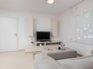 23917141-Ferienwohnung-4-Soline-300x225-2