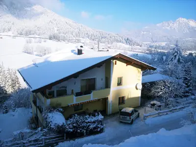 Außenseite Ferienhaus [Winter]