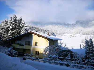 Außenseite Ferienhaus [Winter]