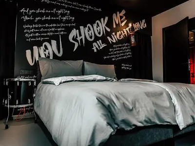 Söll_AparthotelOldSchool_Schlafzimmer_WilderKaiser