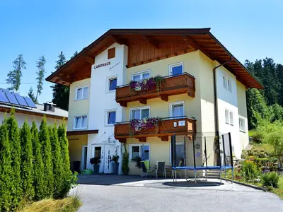 Sommeransicht Landhaus Schweiger