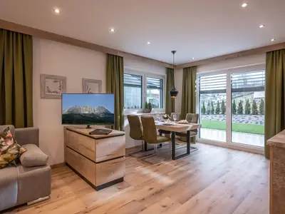 Söll_APARTdeluxe_Gartensuite_Wohnraum_WilderKaiser