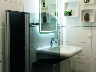 Waschplatz mit LED-Spiegel - Decken- und Spiegelbeleuchtung einzeln bedienbar!