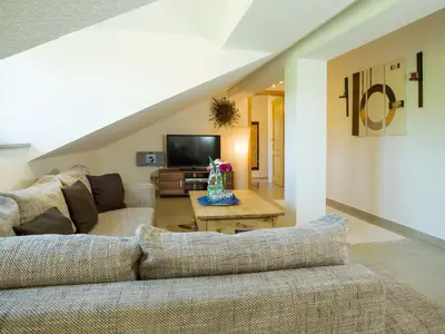 crop__324908__1920.j