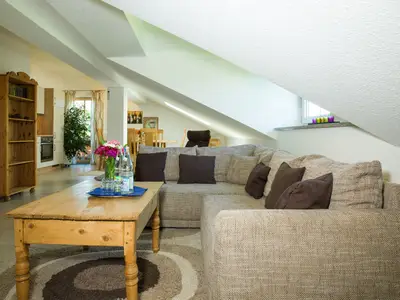 crop__324904__1920.j