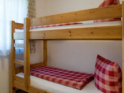 crop__325025__1920.j