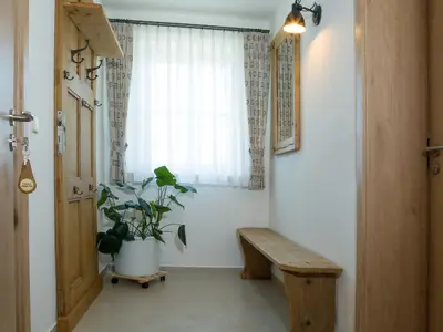 crop__325042__1920.j