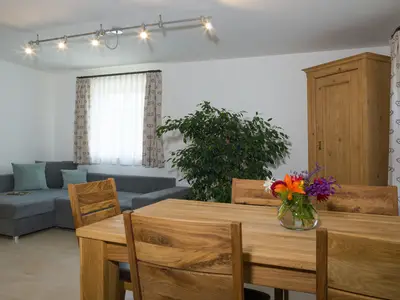 crop__325035__1920.j