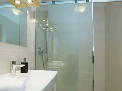 crop__325024__1920.j