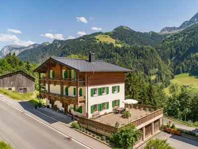 Außenseite Ferienhaus [Sommer]
