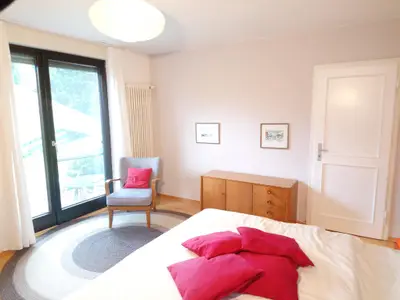 Schlafzimmer mit Doppelbett