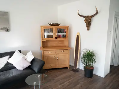 Wohnraum mit Küchenbuffet