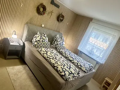 Schlafzimmer 1