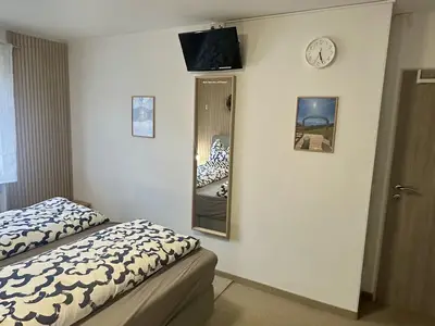 Schlafzimmer 1