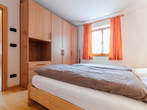 23852017-Ferienwohnung-4-Soraga-300x225-1