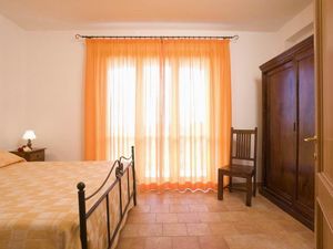 23079871-Ferienwohnung-4-Sorano-300x225-5