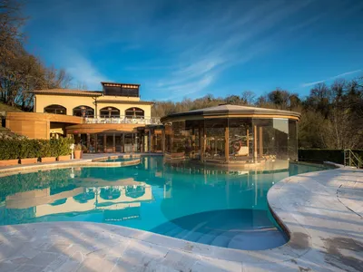 PoolOfHouse