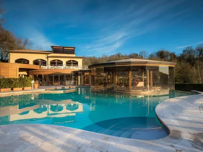 PoolOfHouse
