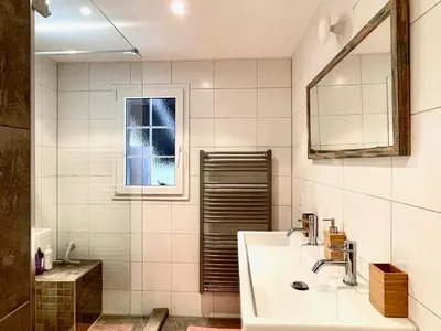 Bad mit Dusche / WC