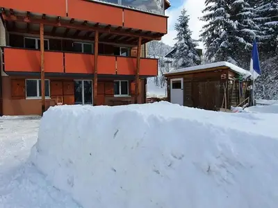 Parterrewohnung, Schneebar