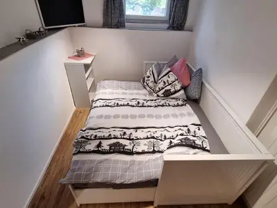 Zimmer 2 Bett und Sofa 2 Matratzen 2x0.8m