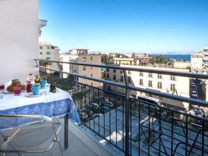 21593815-Ferienwohnung-8-Sorrento-300x225-2