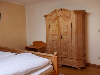 Schlafzimmer mit Kleiderschrank