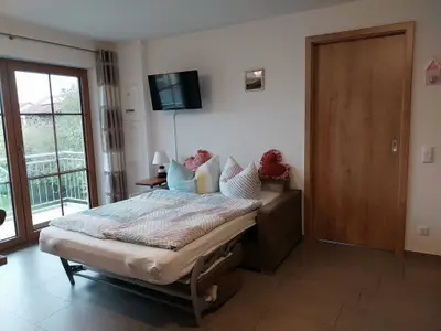 Wohnung 6 Wohnraum mit Schlafsofa(normaler Matratze)