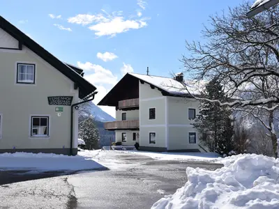 Hofzufahrt und Haupthaus